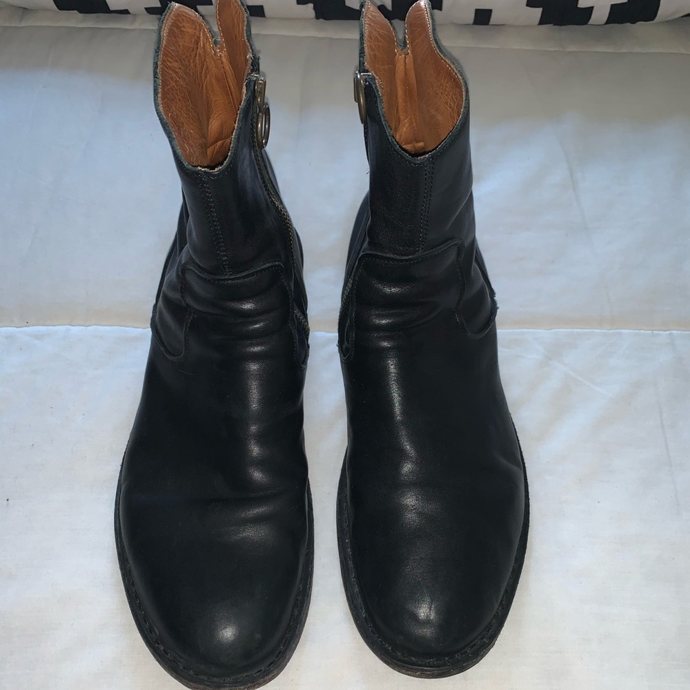 Men’s leather.  Ankle Boot !!!